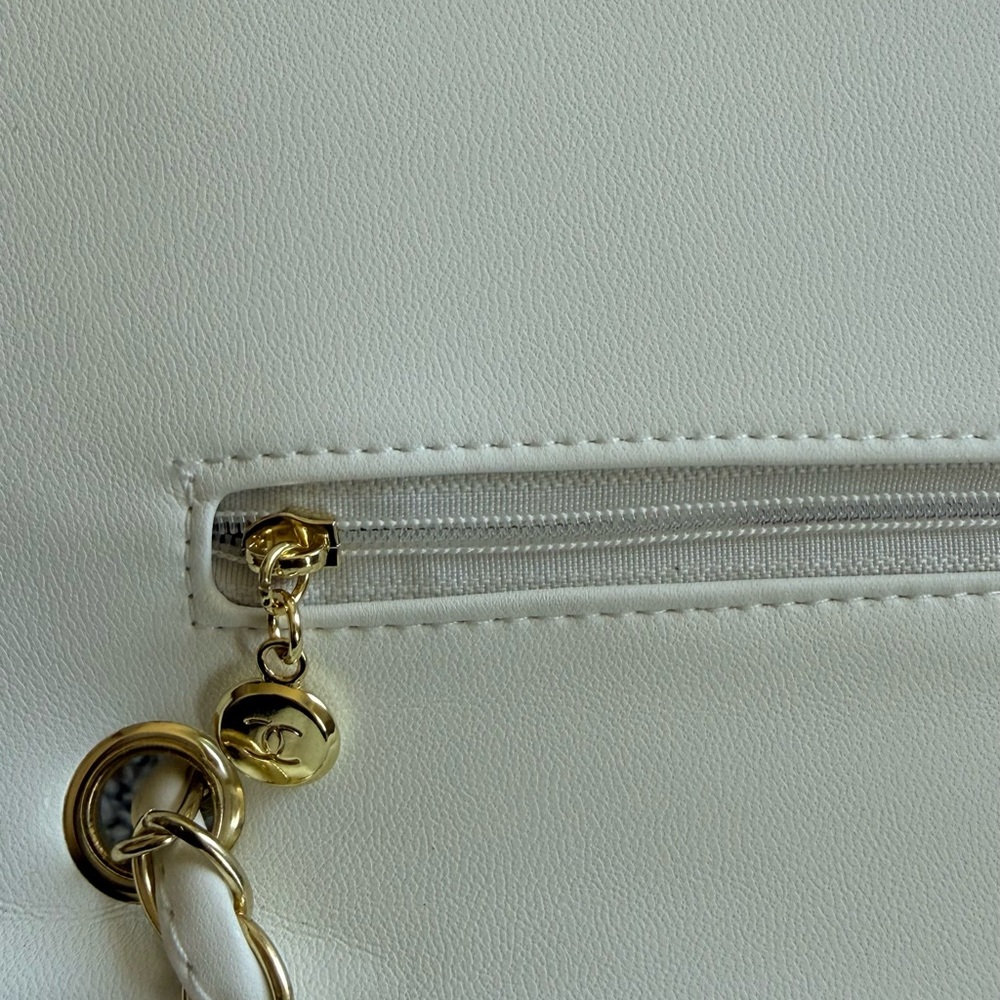 C C  Classic Flap Quilted Leather Shoulder Bag in White - Picture 2 of 10